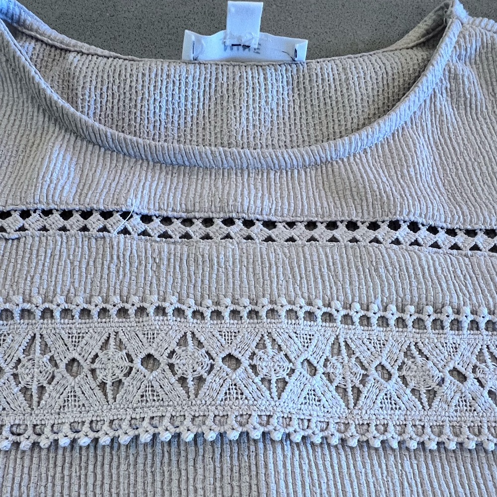 Mine Cream Short Sleeve Top Lace Detail Tab Button Shoulder Detail Sz Small - Picture 6 of 8